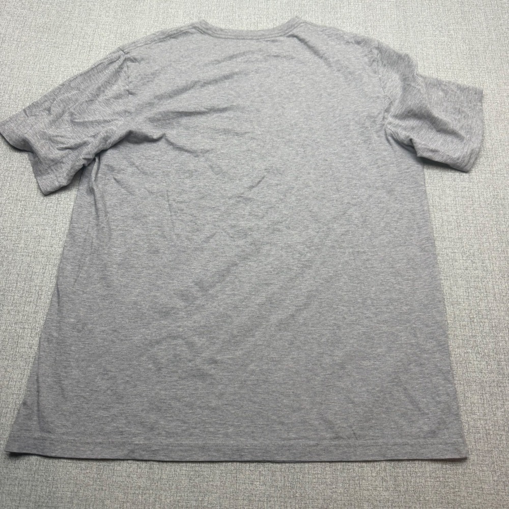 TravisMathew Mens XL T-Shirt Gray Golf Cart Christmas Tree Santa Drink Graphic - Picture 7 of 7